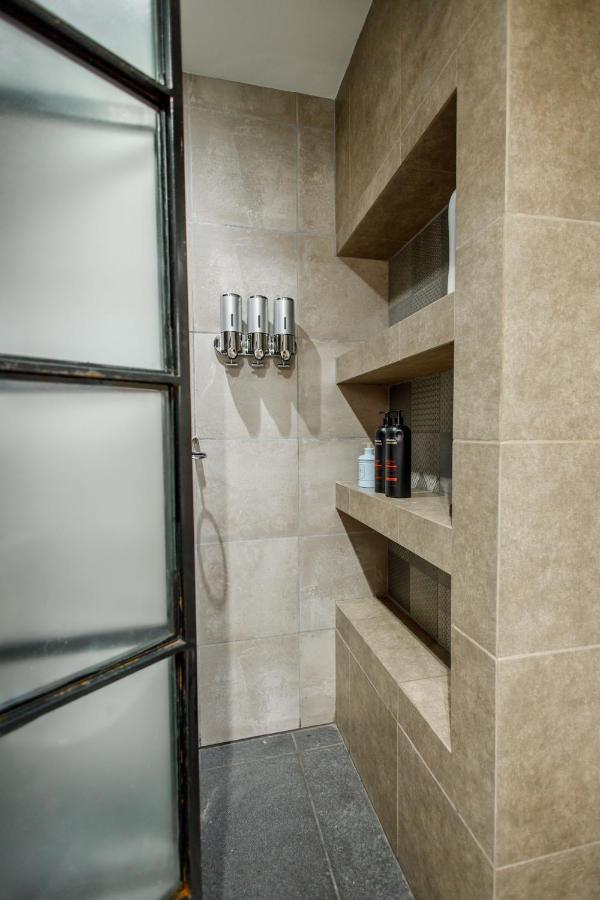 Regina Apartment *