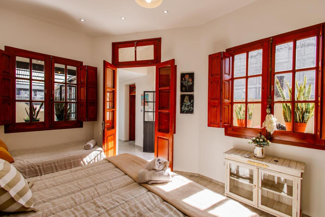Regina Apartment *